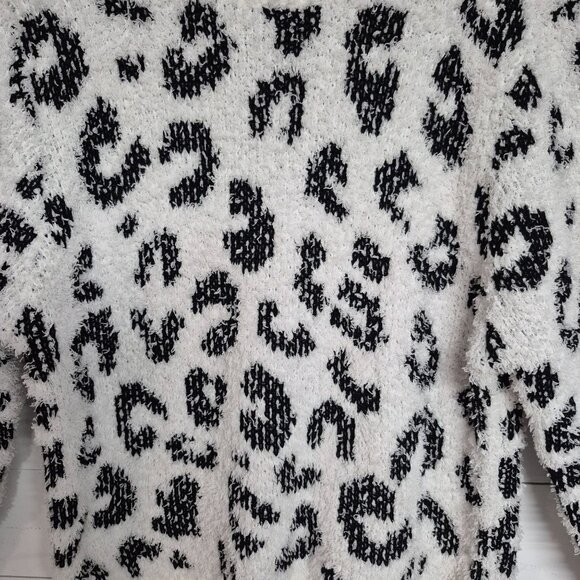 POL Leopard Print Fuzzy Knit Sweater Sz L White & Black Womens Cozy Long Sleeve - Picture 2 of 5